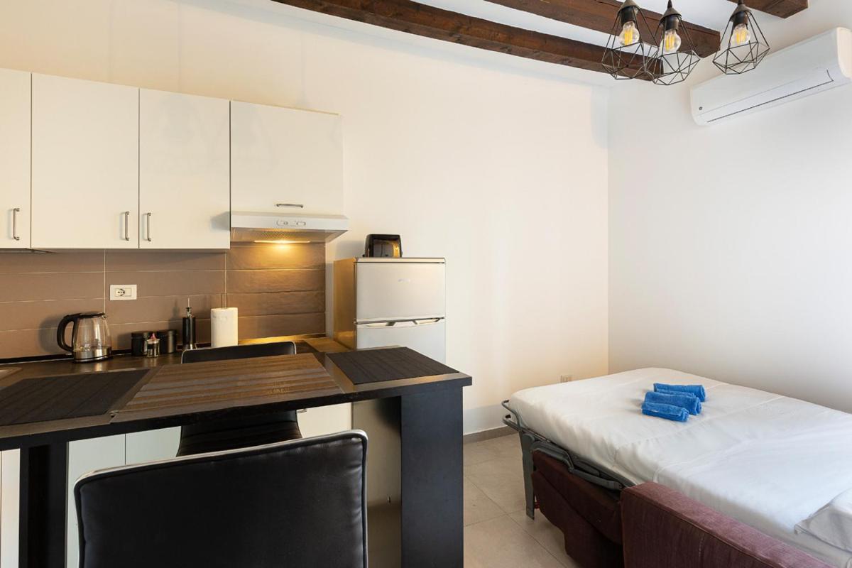 Superb Loft NavigliComfy&Relax Apartment มิลาน ภายนอก รูปภาพ